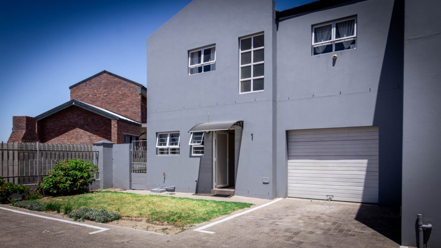 3 Bedroom Property for Sale in Laaiplek Western Cape